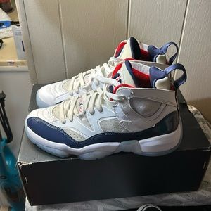 Jordan Jumpmen Two Trey men’s basketball shoes 9.5 good condition DO1925-102